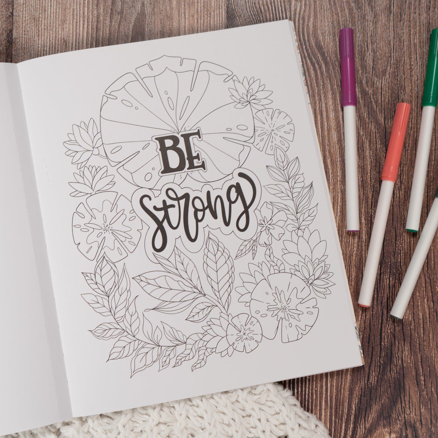 Be Still & Color: Joyful Words of Faith: An Inspirational Coloring Book by Sara Robins