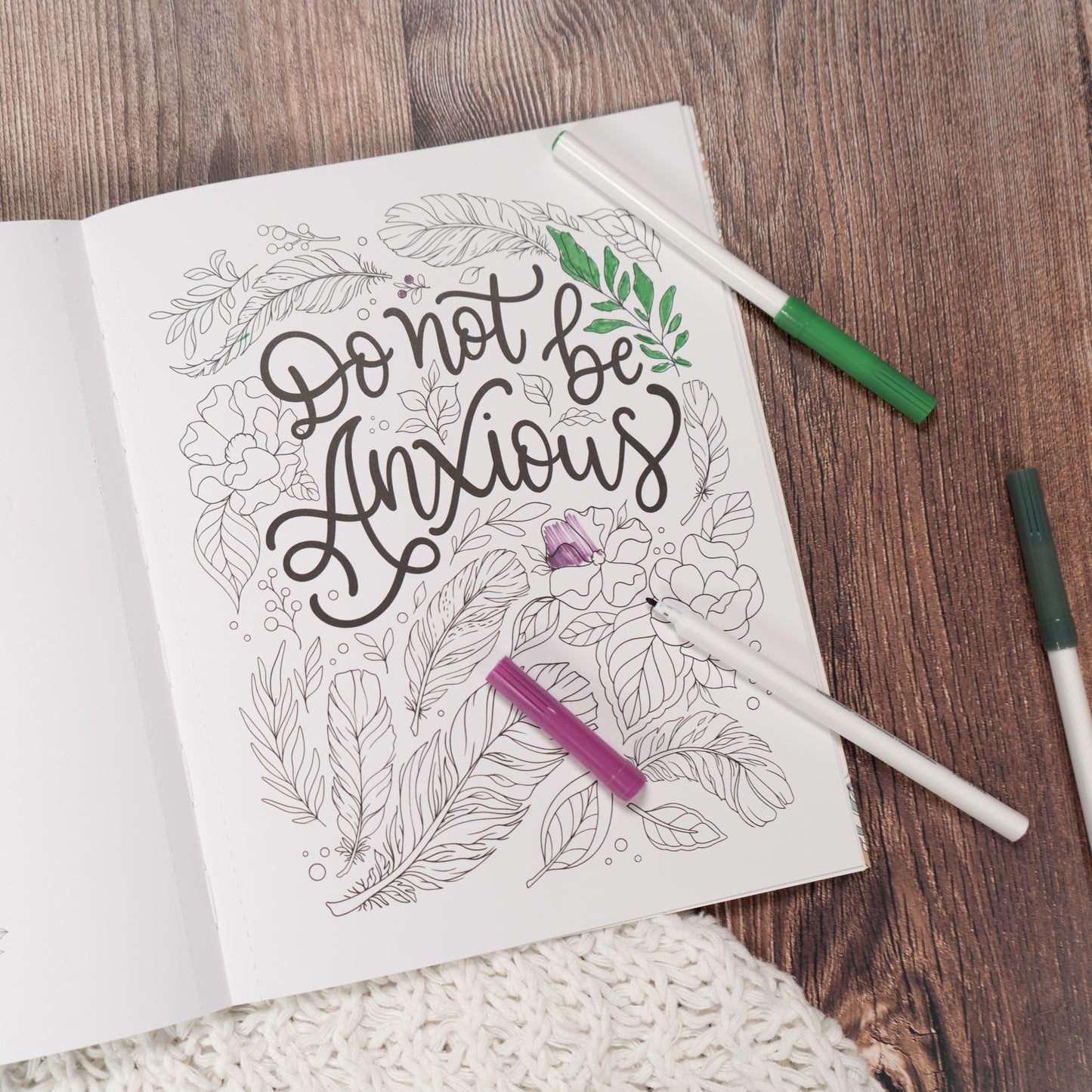 Be Still & Color: Joyful Words of Faith: An Inspirational Coloring Book by Sara Robins